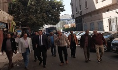 متابعة اعمال الرصف بنطاق الحي 