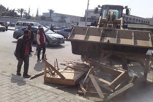  حملة لرفع الاشغالات والباعة الجائلين ببعض المناطق بالحي