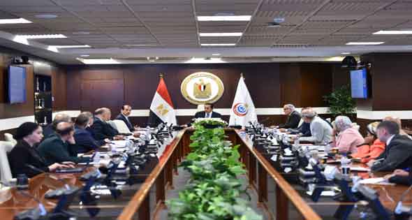عبد الغفار : تطوير خدمات منظومة التأمين الصحى