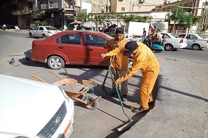 أعمال نظافة بشوارع الحي