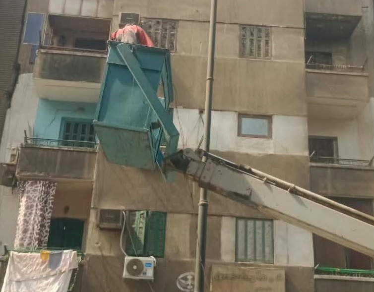 حي الخليفة يواصل جهوده لرفع كفاءة الإنارة وتحسين المظهر العام