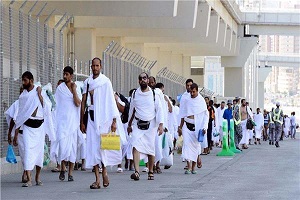 اليوم مصر للطيران تسير 24 رحلة جوية لنقل 5250 حاجا.jpg