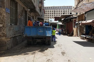 متابعة أعمال النظافة بشوارع الحي