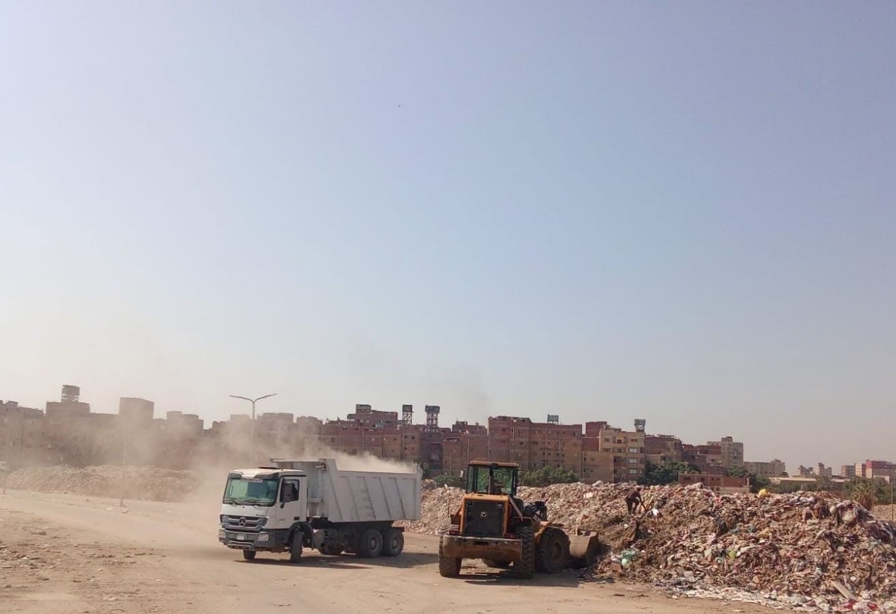 جهود مكثفة لتحسين منظومة النظافة اليومية بحي المعصرة