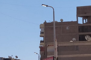 أعمال صيانة لاعمداة الانارة بشارع عين شمس
