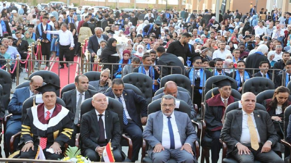محافظ القاهرة يشهد حفل تخرج بجامعة القاهرة الجديدة التكنولوجية