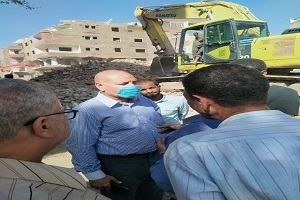 متابعة اعمال رفع أنقاض الإزالات لإستكمال تنفيذ المحور 