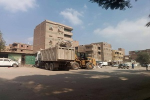 حملة لرفع مخلفات القمامة بحي المرج