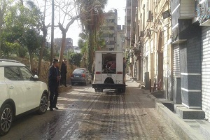 غسل شوارع الحي