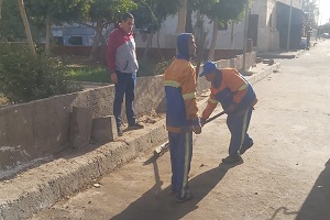 أعمال نظافة ببعض المناطق بالحي