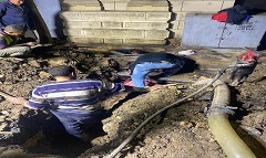 إصلاح ماسورة مياه بشارع الشيخ ريحان 
