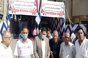 متابعة الكشف الطبي على مواطنين الحى
