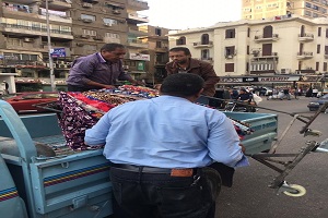 رئيس حي روض الفرج يشن حمله لضبط الشارع 
