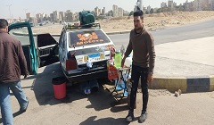 رفع العربات المتنقلة لبيع المشروبات العشوائية ببعض المناطق بالحي 