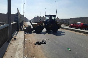 رفع القمامة والمخلفات من بعض الشوارع بالحي