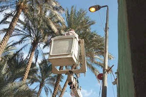 حملة لازالة اعلانات بدون ترخيص بالحي