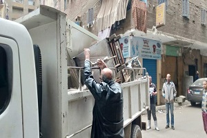 حملة لرفع الإشغالات وازالة الحواجز الحديدية بشارع البدروى ومزلقان قباء