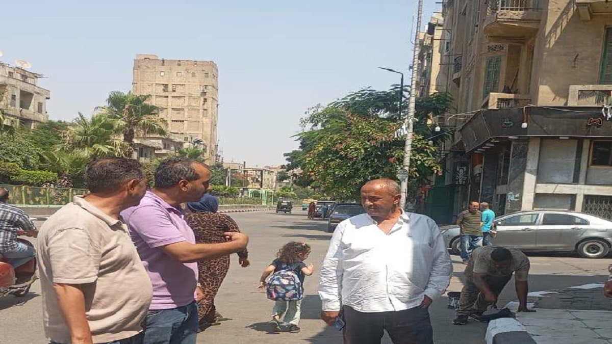 تحسين مستوى النظافة بالشوارع الرئيسية والداخلية بالحي