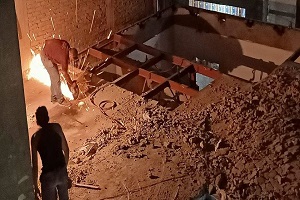 إزالة مخالفة بعقار بالحي
