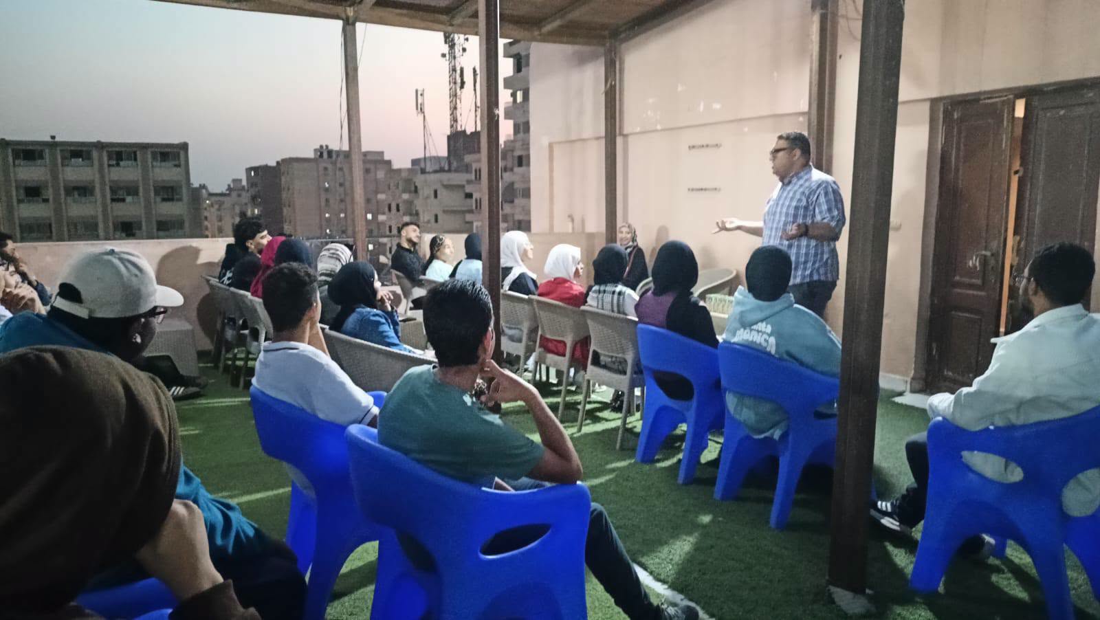 مركز شباب نور المقطم ينظم ندوة تثقيفية حول الأحزاب السياسية 