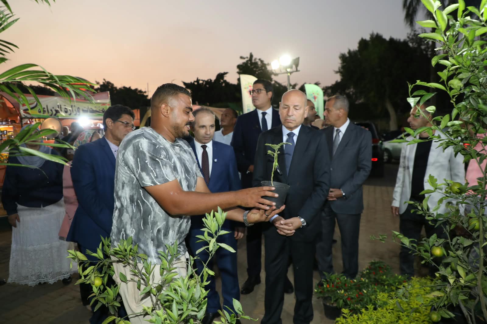 Cairo Governor visits International Flower Expo ‘Autum Edition’ in Zamalek