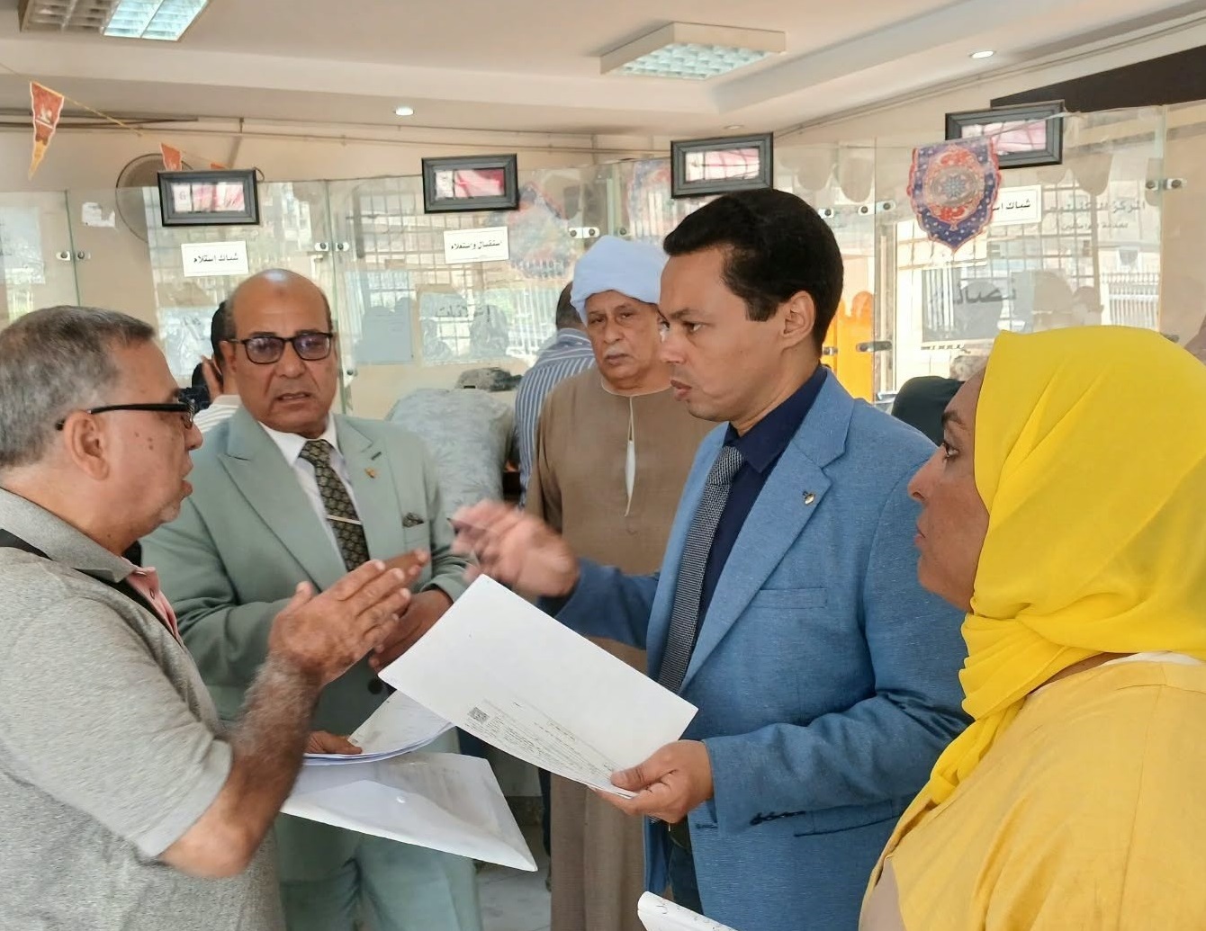 رئيس الحي يتفقد أعمال البت فى طلبات التصالح والمركز التكنولوچى بالحي