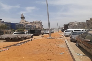 تركيب أعمدة إنارة بالجزيرة الوسطى