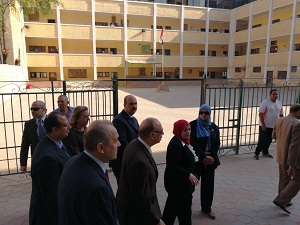 محافظ  القاهرة يتفقد  مدرسة جمال عبد الناصر الرسمية للغات1.jpg