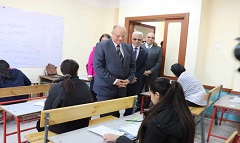 Cairo governor inspects third preparatory mid-term exams  