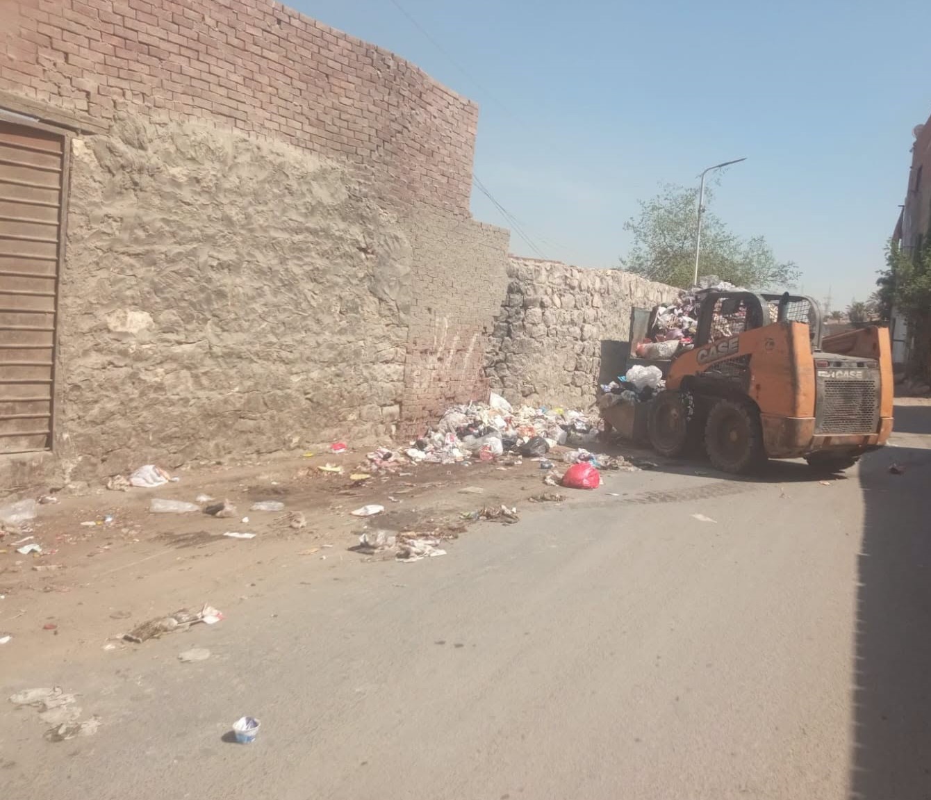 حملات نظافة ببعض شوارع وميادين حي طره 
