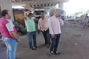 رئيس حي الساحل يقوم بحمله مكبره لرفع كافة الإشغالات ببعض شوارع الحي