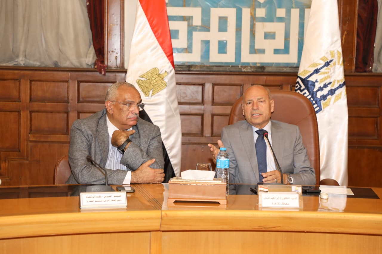 محافظ القاهرة يتابع الموقف التنفيذي لعدد من مشروعات تطوير القاهرة التاريخية 