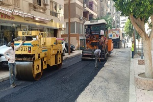 متابعة رئيس الحي لاعمال الاسفلت بمربع اولاد غانم
