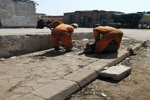 متابعة أعمال النظافة بشوارع الحي