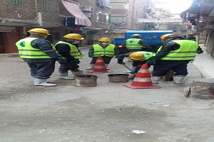 متابعة تطهير بالوعات الأمطار بنطاق الحى