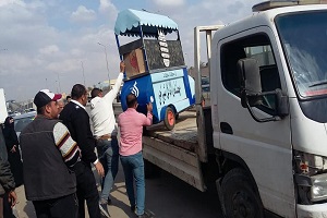 حملة لرفع الإشغالات والباعة الجائلين ببعض شوارع الحي
