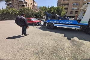 رفع سيارة مجهزة لتقديم مشروبات بدون ترخيص بحي مصر الجديدة