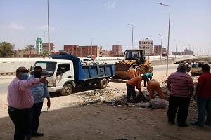 رفع مخلفات القمامة بشارع جسر السويس بحي السلام اول