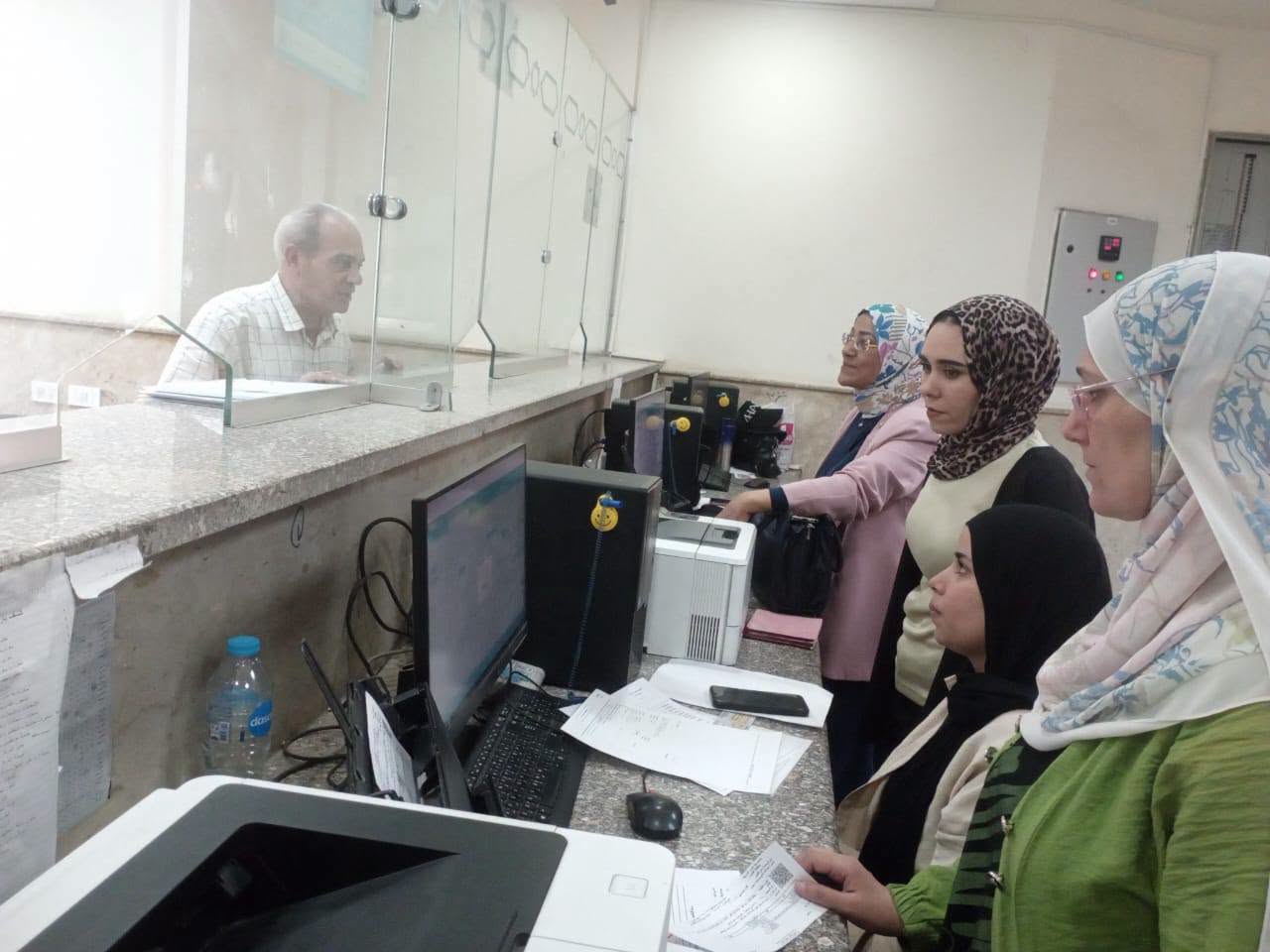 رئيس حي التبين يتفقد المركز التكنولوجي لخدمة المواطنين