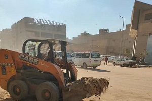متابعة رئيس الحي لأعمال النظافة