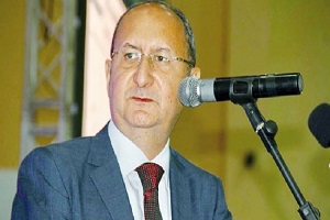 وزير التجارة ينفي إلغاء الحكومة لإستراتيجية صناعة السيارات.jpg
