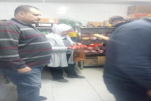 حملات تفتيشيه على عدد من محلات الأطعمة واللحوم والسوبر ماركت