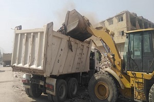 استكمال اعمال رفع مخلفات القمامة بمحور الفريق العرابي