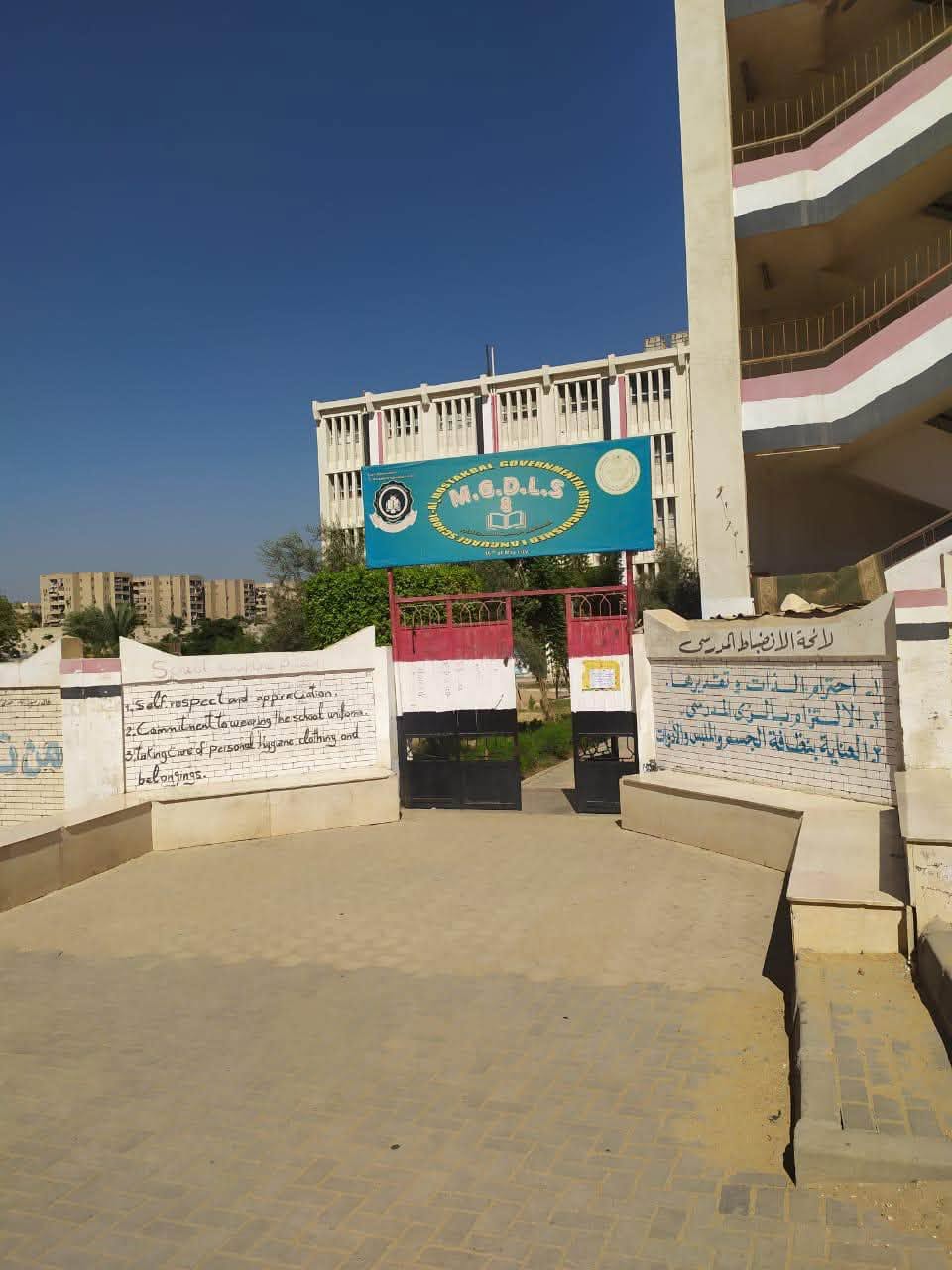 حملة لرفع الإشغالات وتكثيف أعمال النظافة بمحيط المدارس بالحي