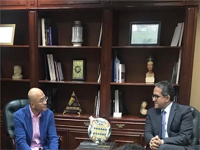 «العناني» يبحث استخدام التقنيات الحديثة للإرتقاء بالخدمات السياحية.jpg
