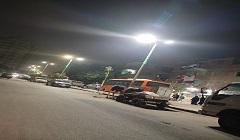 تركيب كشافات إنارة ببعض شوارع الحي