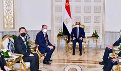sisi_receives_head_of_us_Apache_coporation.jpg