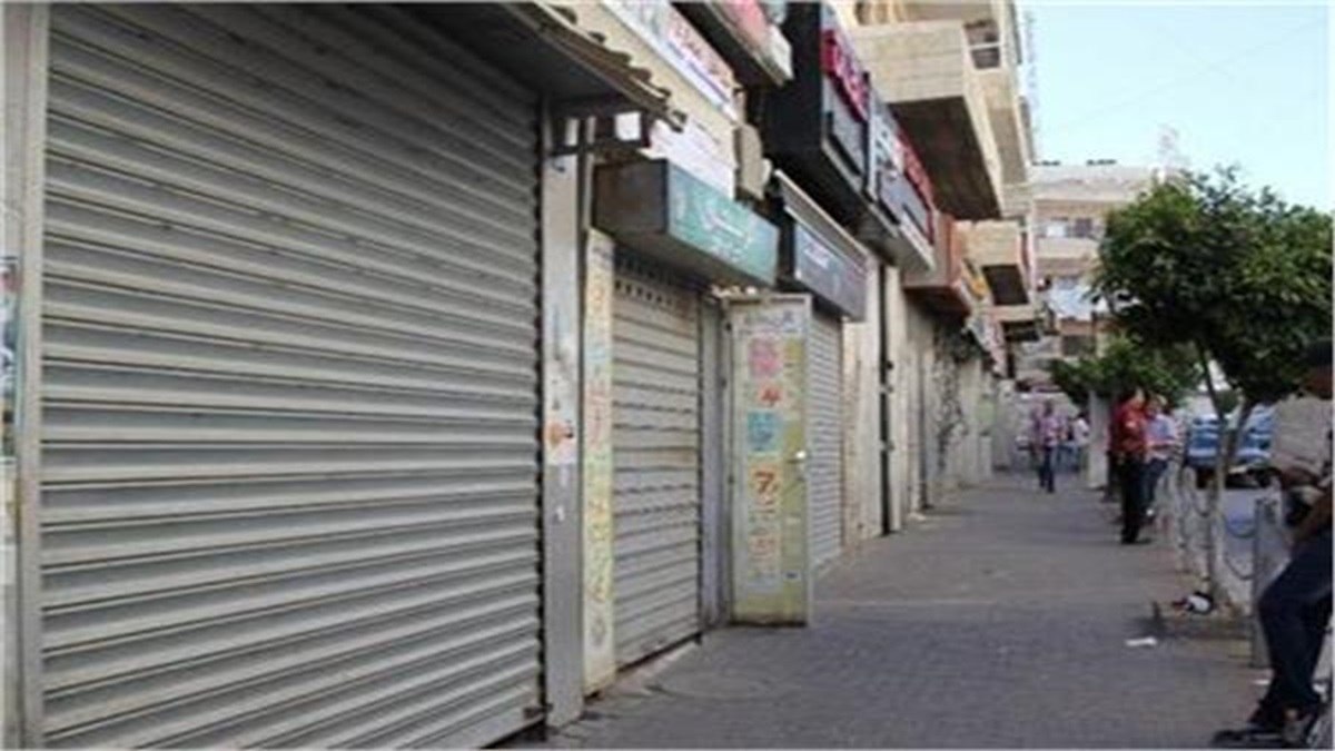 New opening, closing hours for cafés, shops, malls to take effect within hours