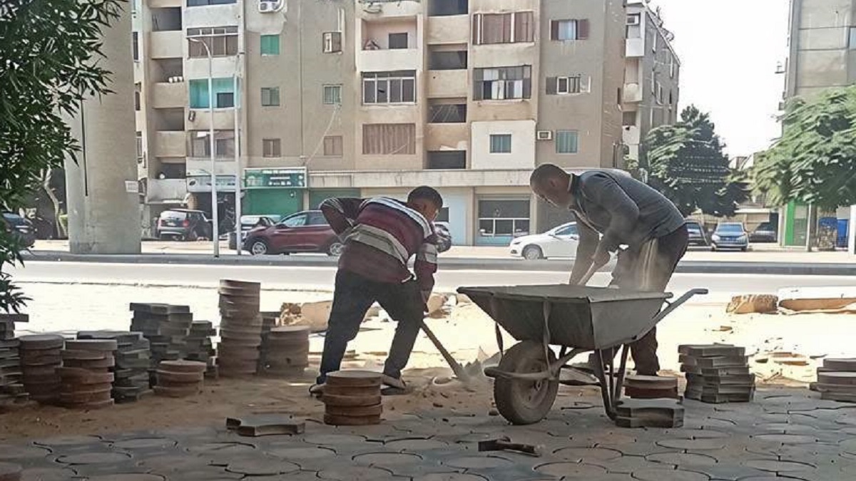 استمرار متابعة أعمال إعادة الشيء لأصله بشوارع المنطقة السابعة بالحي 