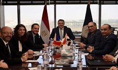 وزير السياحة والآثار يبحث مع سفير فرنسا بالقاهرة سبل تعزيز أوجه التعاون المشترك 